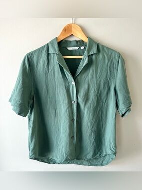 Uniqlo Women’s Button-Down Blouse XS Lightweight Green Linen Blend - Neutral